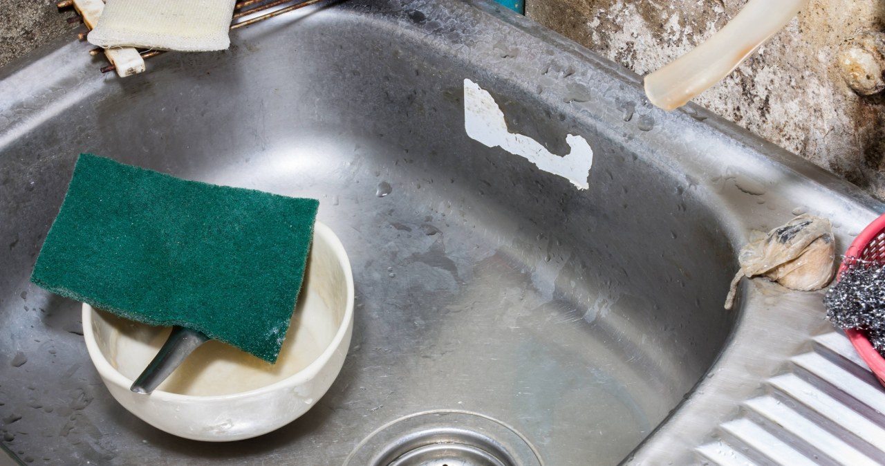 Wrzucamy do zlewu, a potem się dziwimy. Zatory tworzą się błyskawicznie