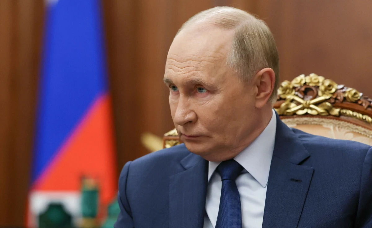 Podczas spotkania z prezydentem Azerbejdżanu Ilhamem Alijewem Władimir Putin oficjalnie potwierdził, że to rosyjska obrona powietrzna zestrzeliła w grudniu 2024 roku samolot pasażerski linii lotniczych Azerbaijan Airlines. W katastrofie, do której doszło podczas lądowania w Kazachstanie, zginęło 38 osób. Rosyjski przywódca zapowiedział podjęcie działań w sprawie odszkodowań dla rodzin ofiar.