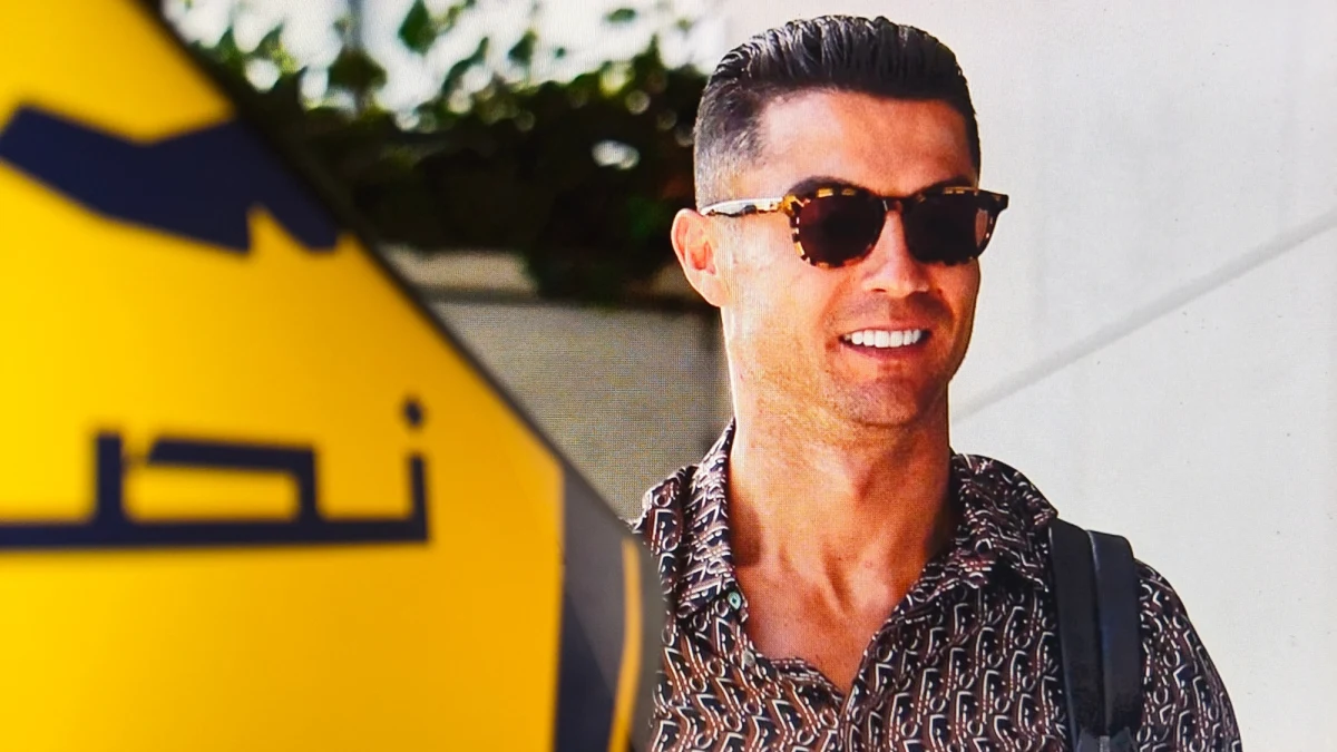 Cristiano Ronaldo rozwija swoje imperium biznesowe. Najnowszym jego elementem jest otwarta w Rijadzie klinika specjalizująca się w transplantacji włosów i zabiegach na wypadanie włosów. Przy okazji przyznał, że wolałby nie wyłysieć. "Jeśli zobaczysz mnie bez włosów, nie będę tą samą osobą" - stwierdził w wywiadzie dla MBC Loud FM.