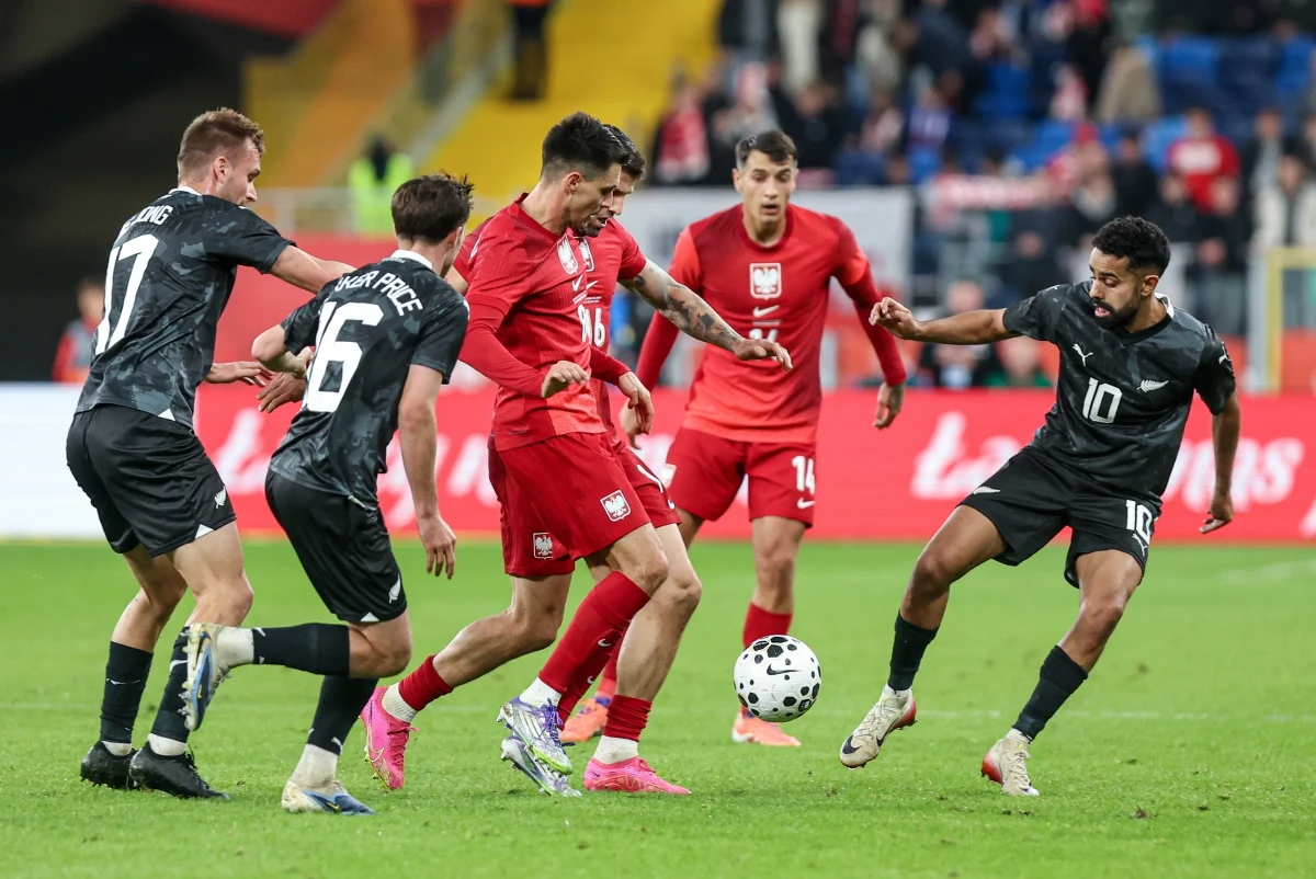 Brakuje mi w naszej kadrze tego, żebym miał większy problem z tym, kogo powołać. Moim zdaniem ostatnio za łatwo można się dostać do reprezentacji - mówił po meczu z Nową Zelandią selekcjoner reprezentacji Polski Jan Urban. Już w niedzielę czeka Biało-Czerwonych eliminacyjne starcie z Litwą. Wszystko wskazuje, że bez kontuzjowanego Przemysława Frankowskiego.