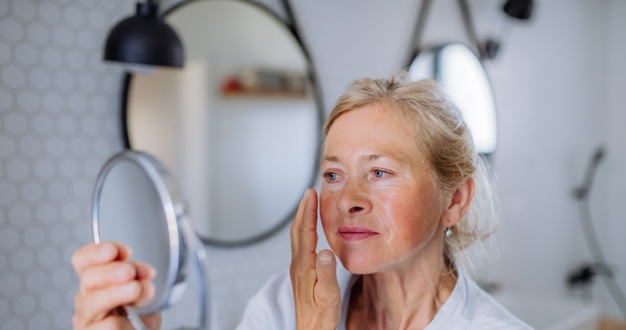 Wyjmij z kuchennej szafki i nałóż na twarz. Wyprasujesz zmarszczki jak żelazkiem