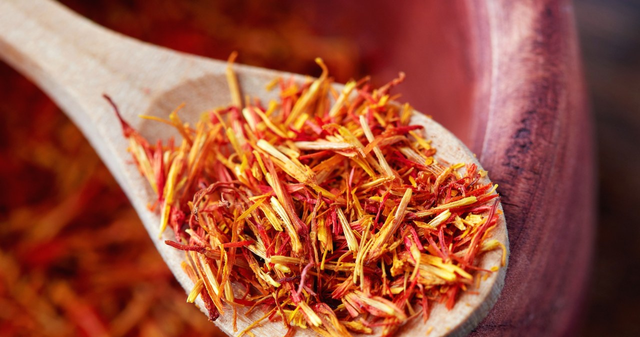 "Czerwone złoto" wśród przypraw. Włącz do diety, gdy dopada cię chandra