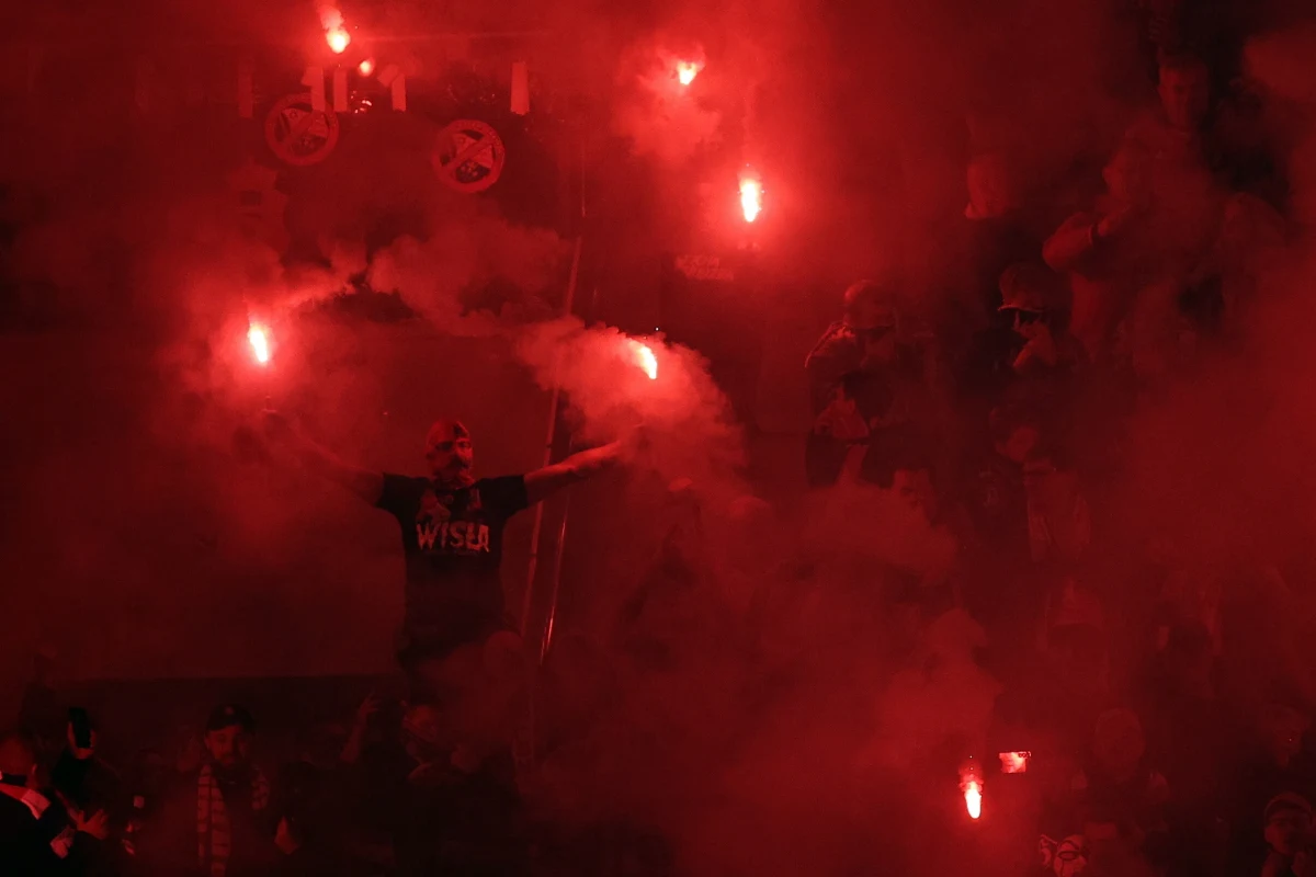 Wisła Kraków została surowo ukarana przez Polski Związek Piłki Nożnej. To pokłosie zachowania kibiców podczas niedawnego meczu 1. ligi z Ruchem Chorzów.