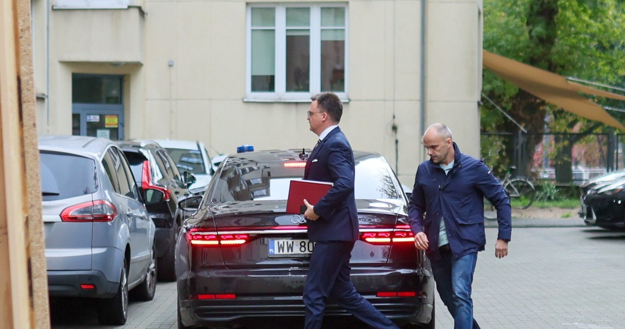 Przesłuchanie Hołowni przerwane. "Na wniosek marszałka"