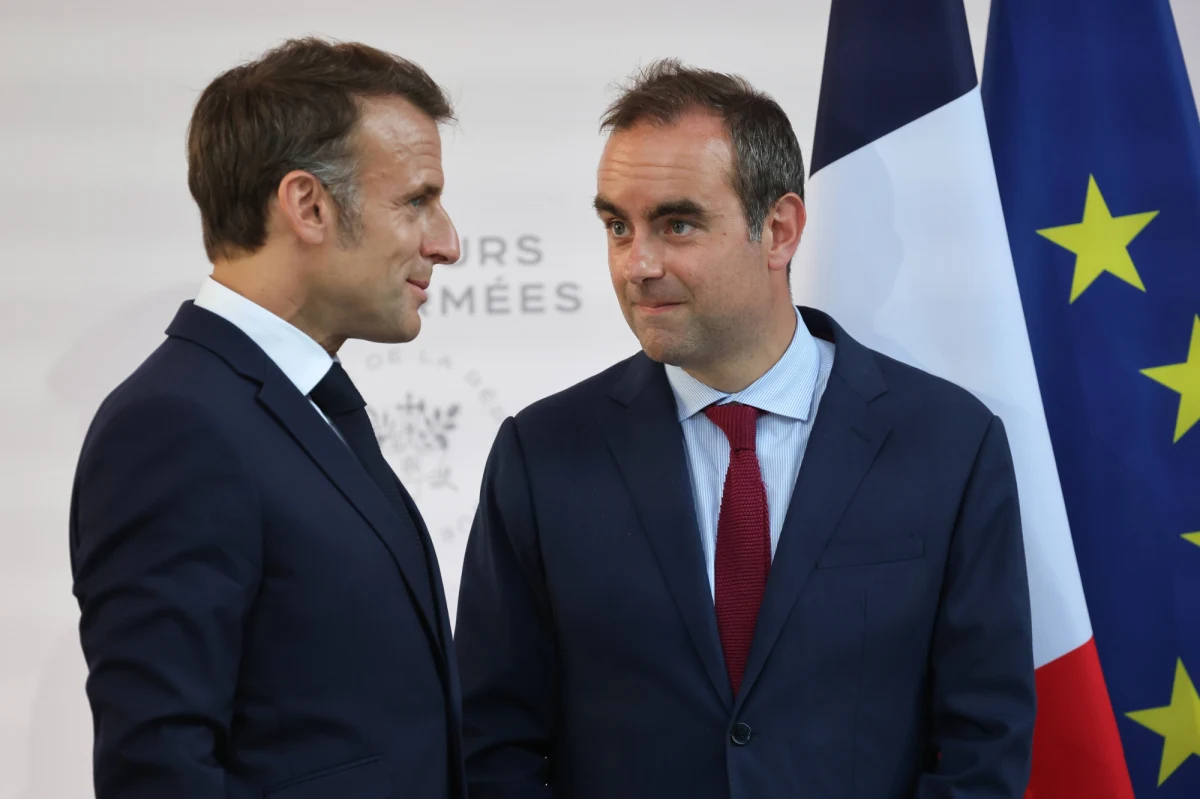 Sebastien Lecornu ponownie obejmie funkcję premiera Francji. Prezydent Emmanuel Macron powierzył w piątek mu misję utworzenia rządu. To o tyle zaskakujące, że Lecornu niespełna miesiąca od objęcia stanowiska premiera, na które został powołany 9 września, złożył dymisję. Powodem rezygnacji był m.in. spór wokół rządu. 