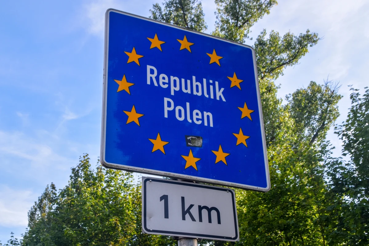 „Jest działanie Karola Nawrockiego, są i efekty”, „No i co teraz mistrzowie paniki (...) PiS zdobywa właśnie nagrodę Przestrzelonej Błazenady Roku” (pisownia oryginalna) - przedstawiciele obu stron politycznej barykady przypisują sobie sukces po newsie w sprawie paktu migracyjnego, który opublikowaliśmy na RMF24.pl. W sieci wrze. Przypomnijmy, brukselska korespondentka RMF FM ustaliła nieoficjalnie, że Polska - ze względu na ogromną liczbę przyjętych uchodźców z Ukrainy - ma zostać wyłączona z relokacji migrantów i kontrybucji finansowych unijnego paktu migracyjnego.