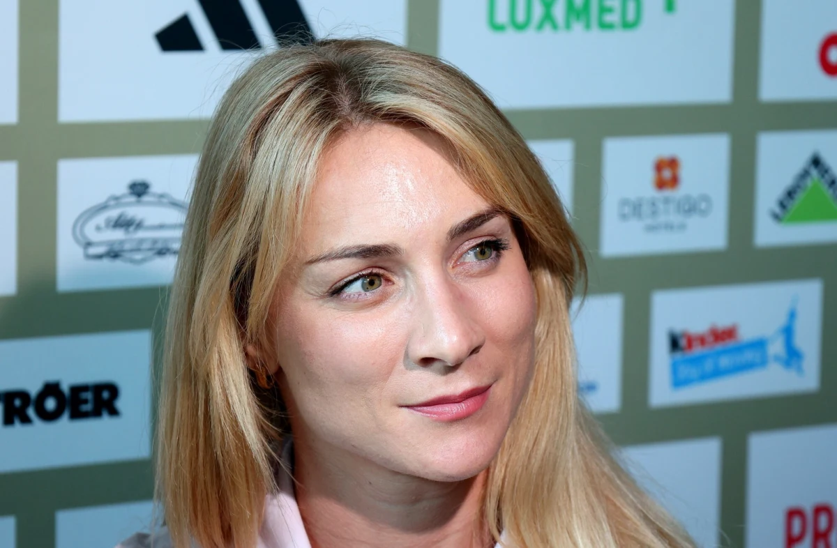 Jest jedną z najbardziej utytułowanych sportsmanek w Polsce. Na co dzień mimo wyjazdów i zgrupowań jest mamą na pełen etat. Czterokrotna medalistka igrzysk Karolina Naja ma za sobą kolejny trudny, ale nieco inny kajakarski sezon. Pojawiły się w nim m.in. bardziej indywidualne treningi. "Takie odejście troszeczkę od grupy i pozostawienie samej siebie w treningu sportowym było mi bardzo potrzebne. Jestem już na takim poziomie, że naprawdę mało który trener da mi jakiekolwiek wskazówki" – przyznaje z pełną stanowczością w rozmowie z Wojciechem Marczykiem z redakcji sportowej RMF FM. 