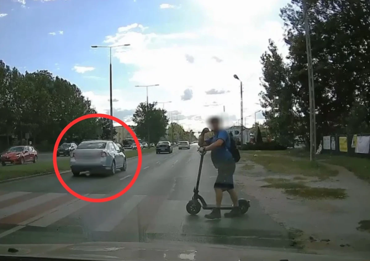 Trzech kierowców z Bydgoszczy nie ustąpiło pierwszeństwa mężczyźnie, który chciał przejść przez przejście dla pieszych, i jeden po drugim wjechali na pasy. 69-letnia kobieta kierująca volkswagenem została ukarana mandatem karnym w wysokości 1500 zł oraz 15 pkt karnymi. Policja udostępniła film ze zdarzenia.