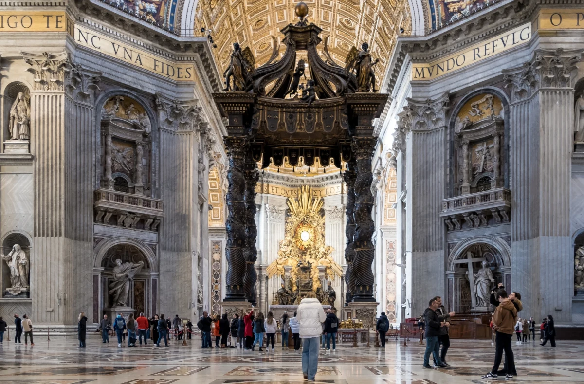 W bazylice Świętego Piotra doszło w sobotę do obscenicznych czynów. Sprawca, prawdopodobnie niezrównoważony, został natychmiast zatrzymany przez ochronę - poinformował w niedzielę czołowy włoski dziennik "Corriere della Sera". O incydencie poinformowano papieża Leona XIV.