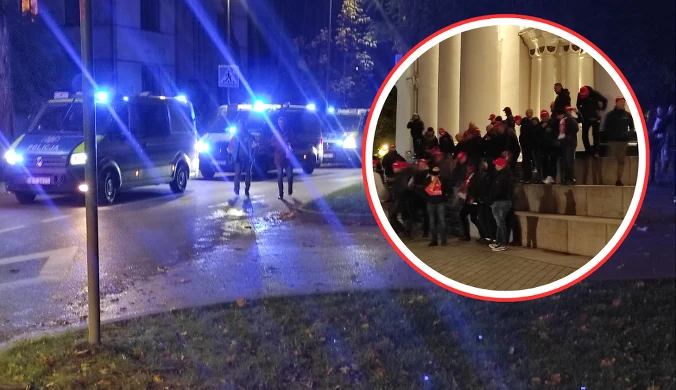 Odgłosy wybuchów. Polacy ruszyli na stadion w Kownie. Policja w akcji