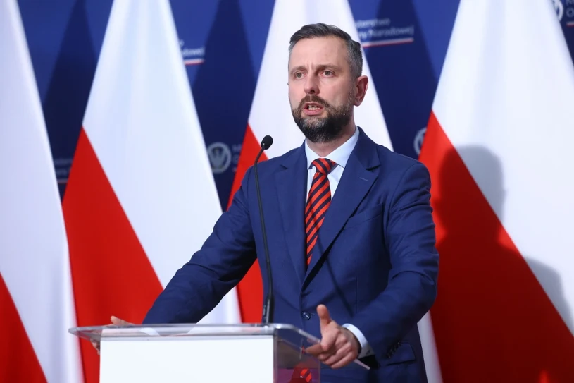 "Oczekuję przeprosin". Szef MON reaguje po słowach posła w Polsat News