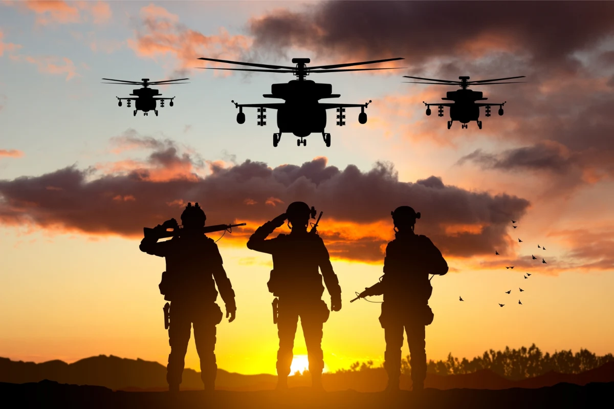 W jednej z najbardziej widowiskowych akcji antynarkotykowych w historii brytyjskiej marynarki wojennej snajper Royal Marines zatrzymał łódź przemytników jednym precyzyjnym strzałem z helikoptera. Operacja na Zatoce Omańskiej zakończyła się przejęciem ponad 1,5 tony narkotyków o wartości 35 milionów funtów. Szczegóły akcji opisuje Daily Mail.