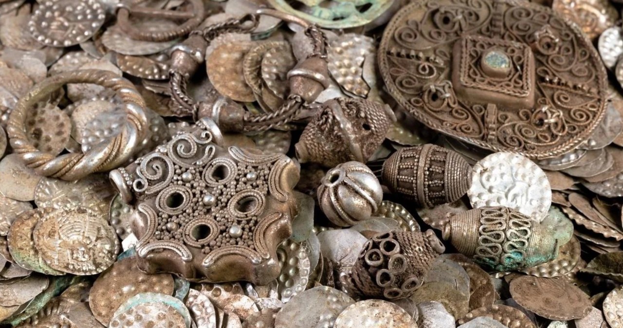 Szukał robaków na ryby. Odkrył ogromny średniowieczny skarb