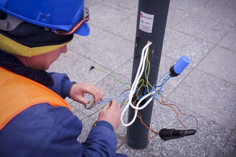 Zapłacili 500 zł za kurs, ale nie mogą pracować. Kłopot setek elektryków