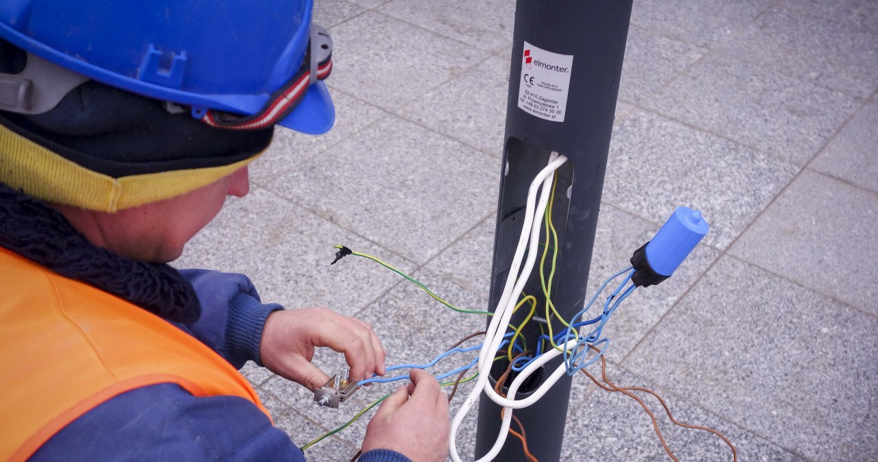 Fachowcy pilnie poszukiwani. Spawacz i elektryk mogą zarobić krocie