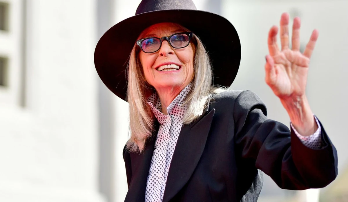 Przyczyny śmierci Diane Keaton nadal nie zostały podane do wiadomości. Aktorka, reżyserka, autorka, ikona stylu i jedna z najbardziej cenionych postaci w historii Hollywood – odeszła 11 października w wieku 79 lat. Choć przez dekady zachwycała widzów na całym świecie, jej życie prywatne i zdrowotne było pełne wyzwań. Co zdradziła o swoich chorobach i walce z bulimią? Poznaj nieznane kulisy ostatnich lat życia gwiazdy.