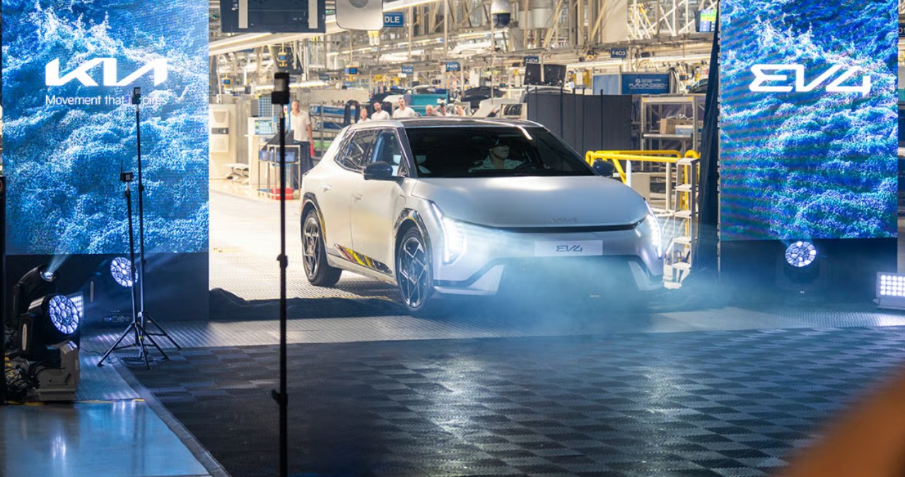 3700 ludzi, 600 robotów i 60 aut w godzinę. Byłem w fabryce, gdzie powstaje Kia EV4 wiadomości,aktualności,Interia 3700 ludzi, 600 robotów i 60 aut w godzinę. Byłem w fabryce, gdzie powstaje Kia EV4