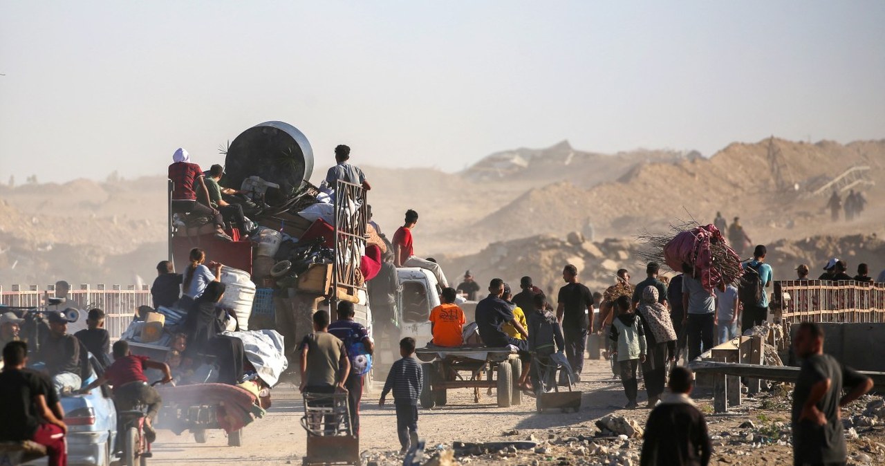 wiadomości,aktualności,Interia Tysiące ludzi ruszyły w stronę miasta Gaza. Na miejscu buldożery