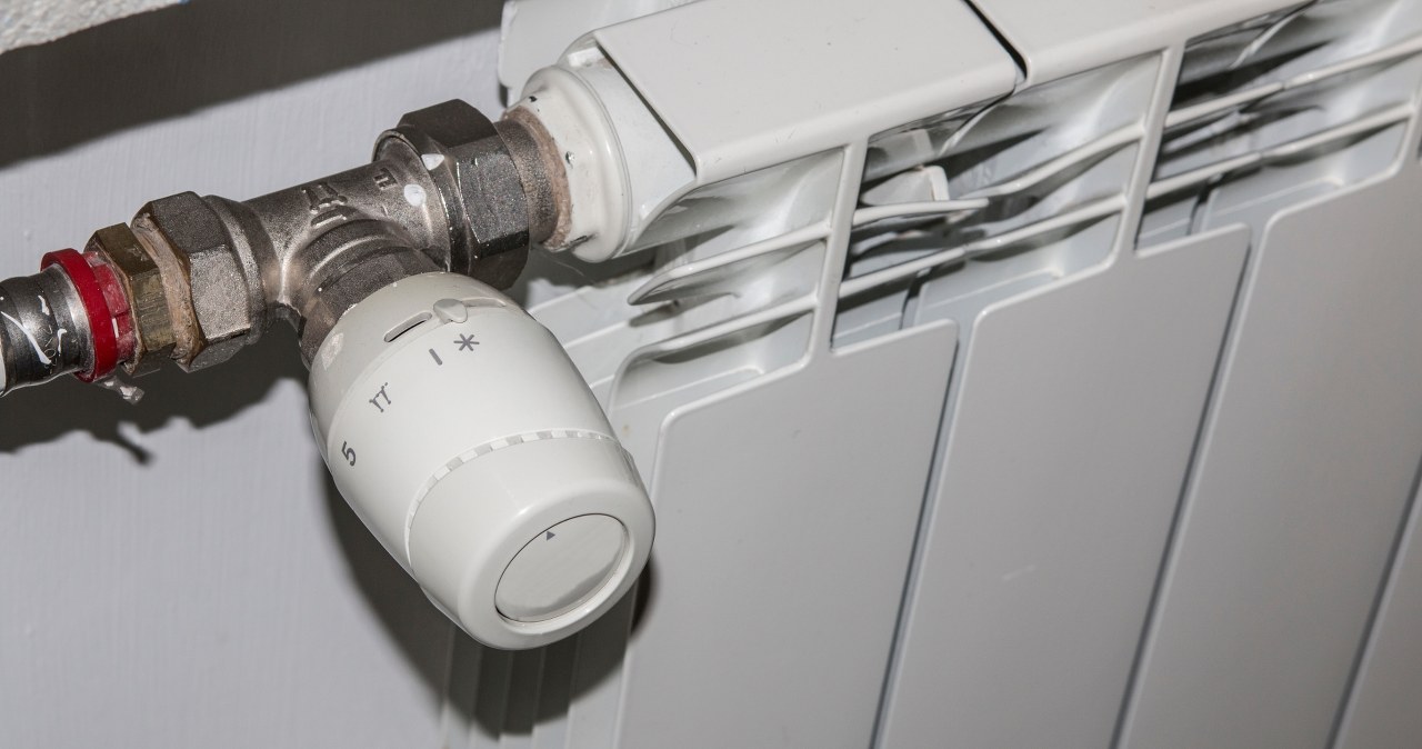 Jak obniżyć rachunki za ogrzewanie? Ten trik za grosze działa genialnie