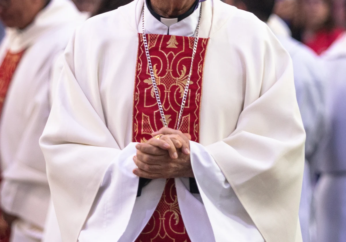 Jak donosi The Times, peruwiański biskup Ciro Quispe López z diecezji Juli został zmuszony do rezygnacji po ujawnieniu, że utrzymywał relacje z aż 17 kobietami, wśród których znalazła się również zakonnica. Sprawa wstrząsnęła nie tylko lokalną społecznością, ale i całym Kościołem katolickim w Peru.