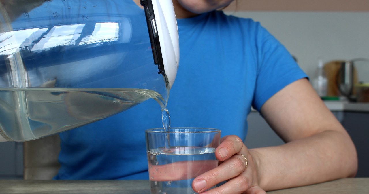 Masz taką wodę w domu? Natychmiast ją wyrzuć. Wydano pilny alert