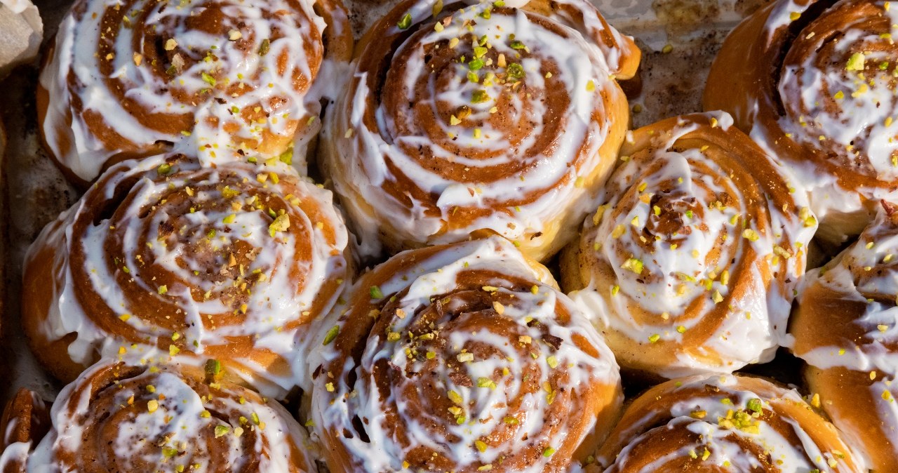 Przejadły ci się cynamonki? Zrób o niebo lepsze bułki drożdżowe z obłędnym nadzieniem