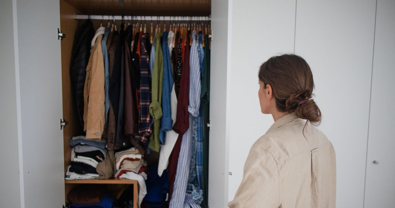 Blokują pewność siebie, dobry nastrój i energię. Winowajcy są w garderobie