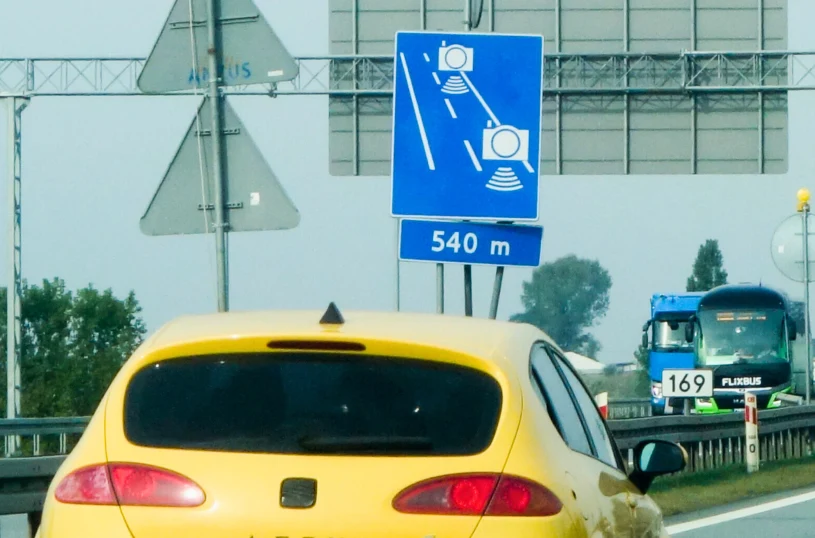 Tak unikniesz mandatu na odcinkowym pomiarze prędkości. Sposób jest prosty