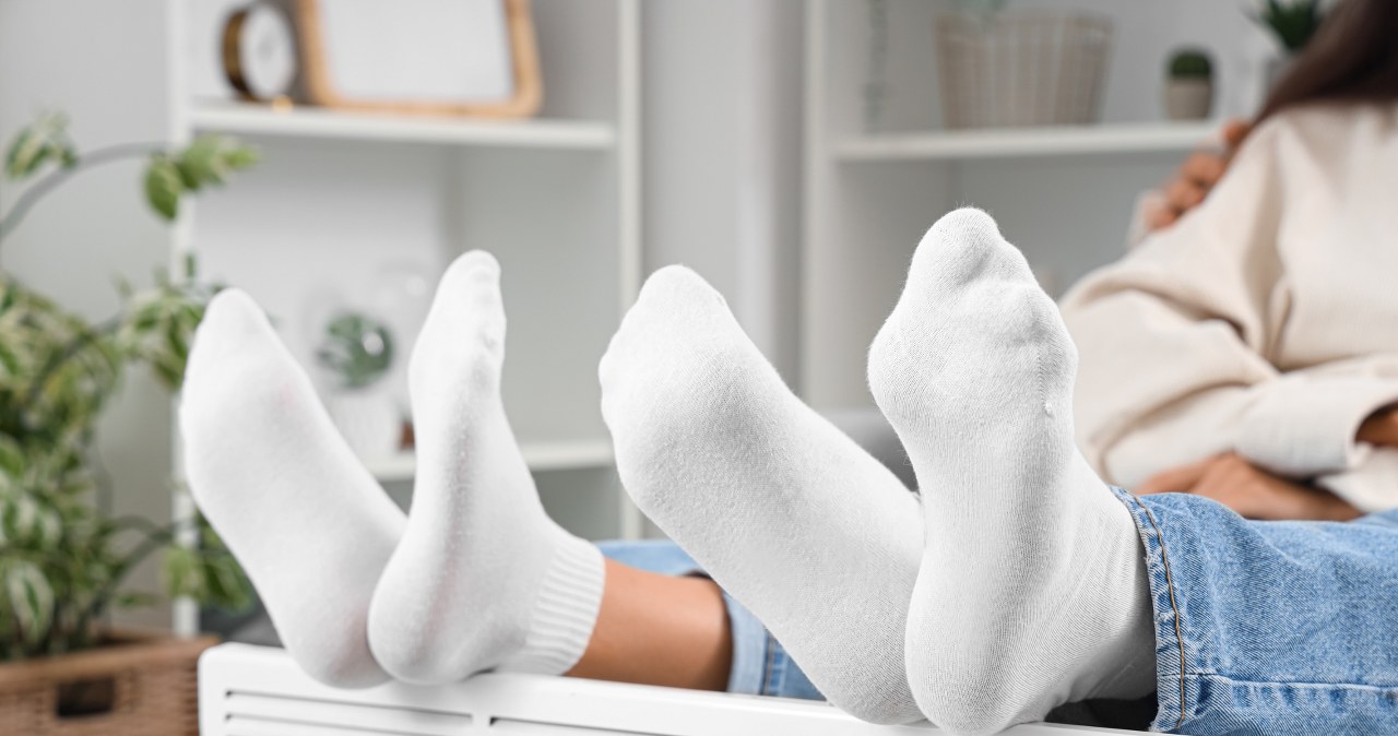 Jak wybielić zszarzałe skarpetki? Niezawodne sposoby