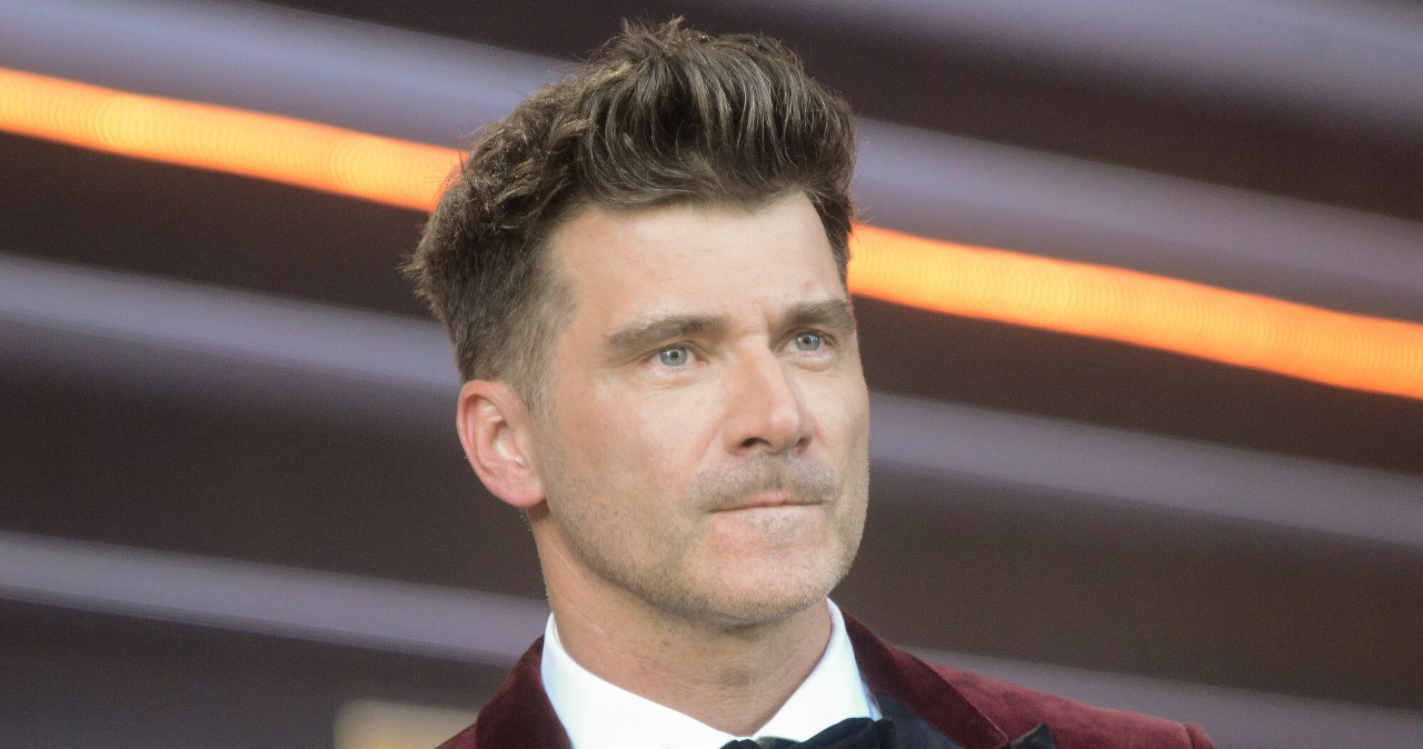 Kammel zaręczył się z przeszło 20 lat młodszą partnerką. Teraz drży o swoją przyszłość