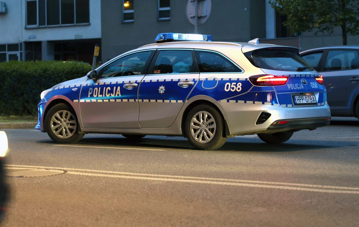 Jest policyjne dochodzenie w związku z szokującymi doniesieniami ze Świętochłowic (Śląskie). 42-latka od 15. roku życia miała przebywać w małym pokoju, zamknięta tam przez swoich rodziców. Policja podkreśla, że jak dotąd nikomu nie postawiono zarzutów.