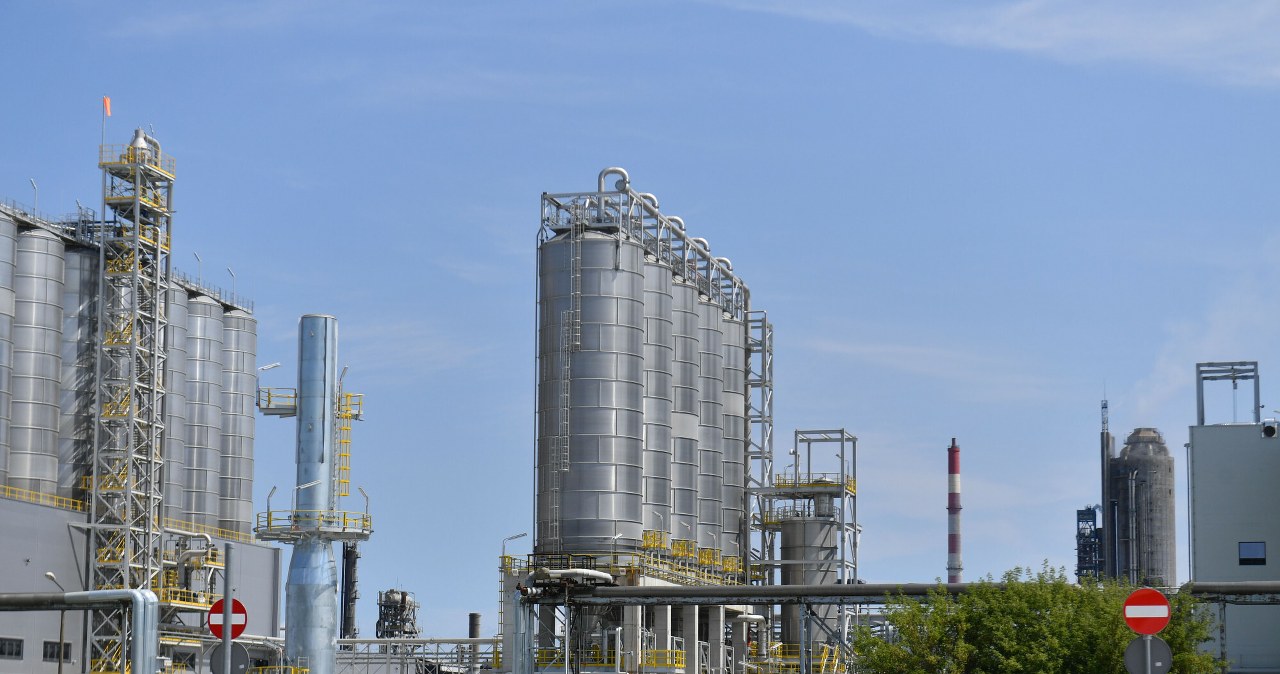 Orlen daje ponad miliard za chemiczną spółkę. Oferta dla Azotów