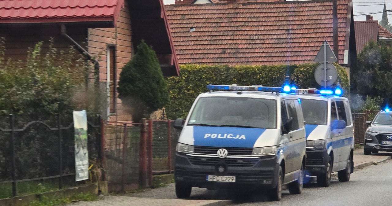 wiadomości,aktualności,Interia Zbrodnia w Małopolsce. W domu odkryto ciała trzech osób. Trwają poszukiwania 25-latka