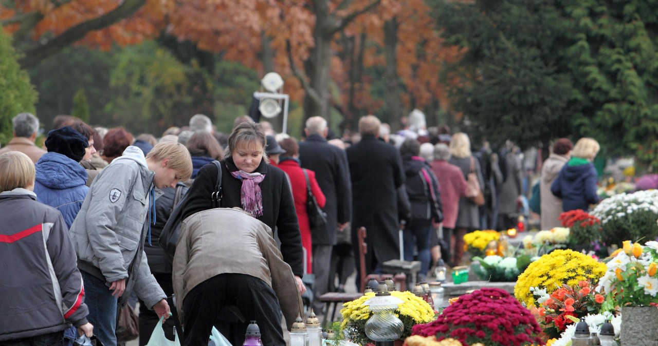 Co ubrać na Wszystkich Świętych? Uważaj, by nie narazić się na krytykę
