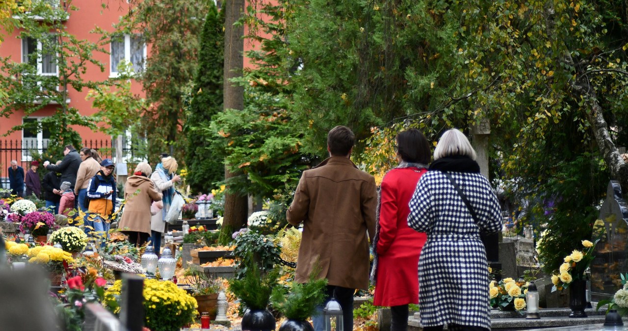 Odpust zupełny za zmarłego. Kiedy i jak można go otrzymać?