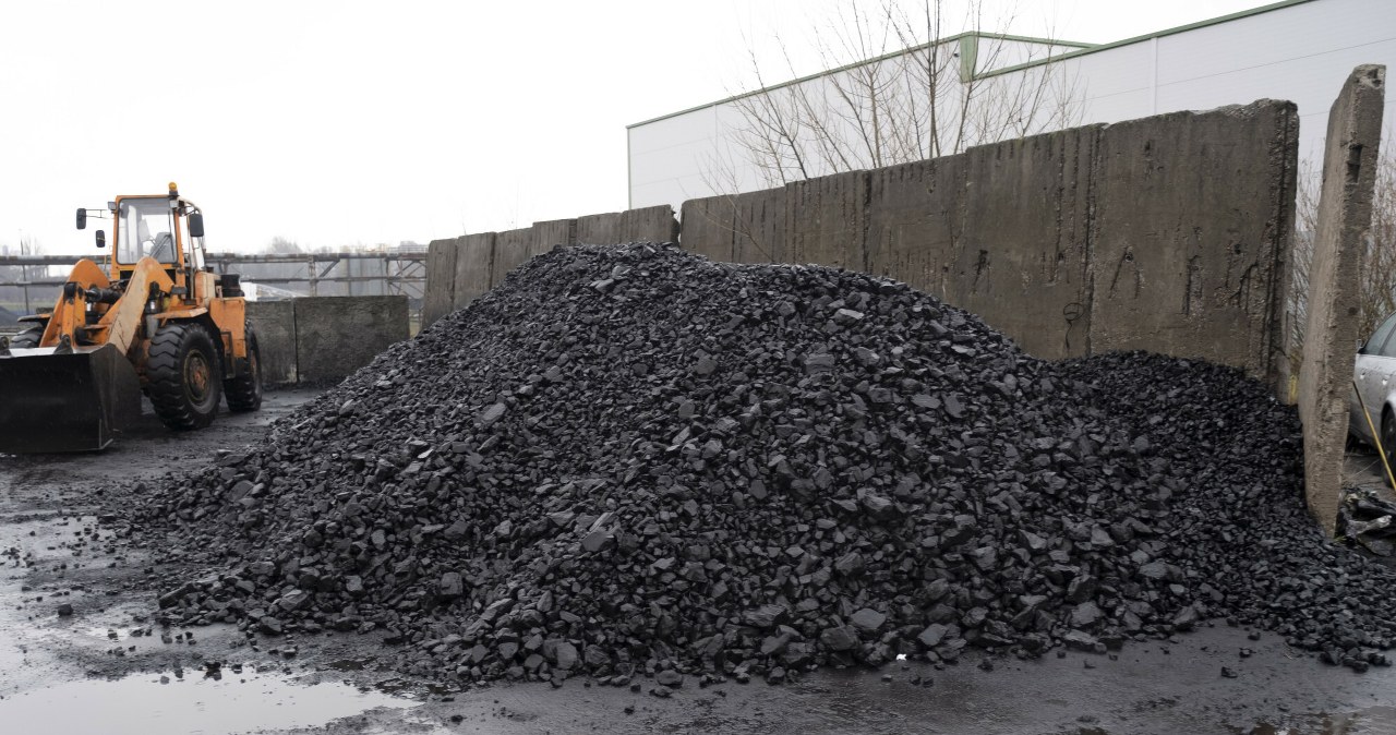 Sprzedaż węgla ma się świetnie. Na raty, z odroczoną płatnością, na telefon