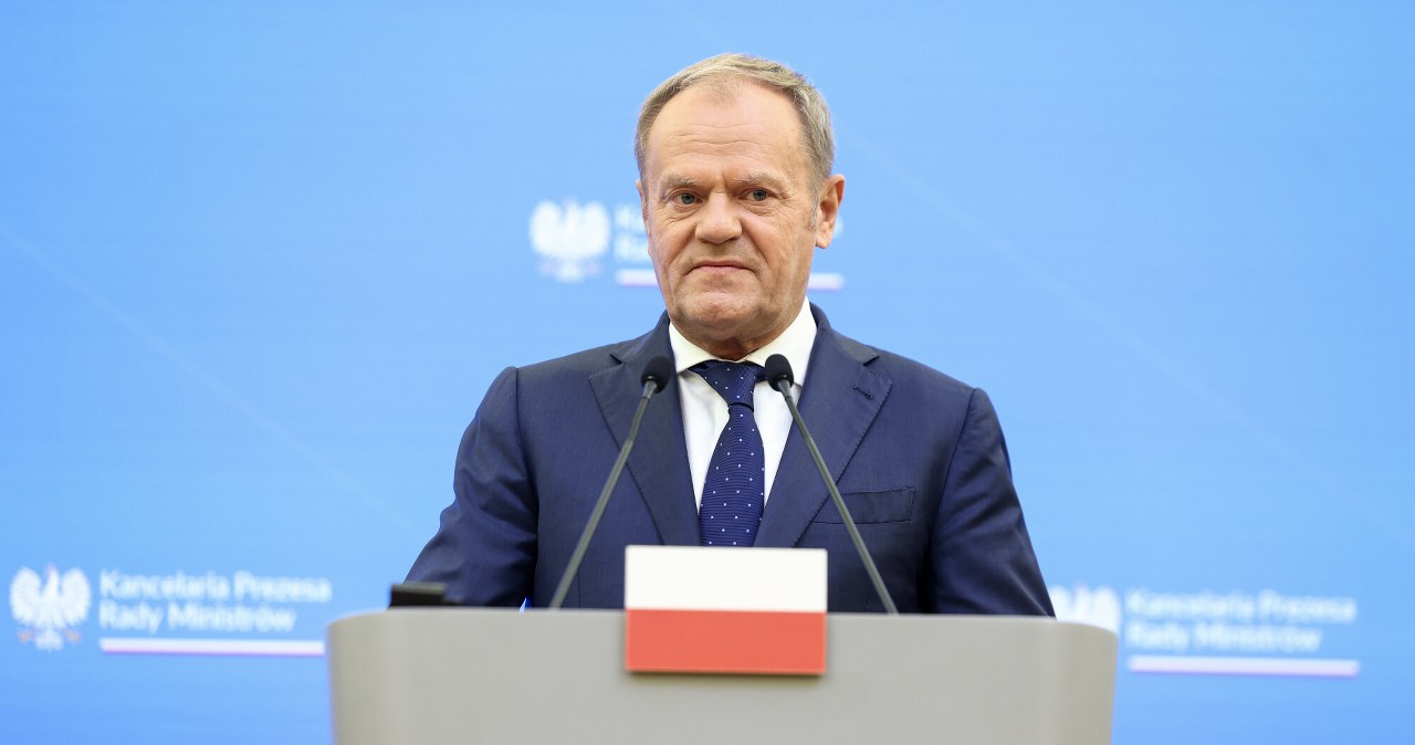 wiadomości,aktualności,Interia Donald Tusk powinien odejść ze stanowiska? Żółta kartka dla premiera