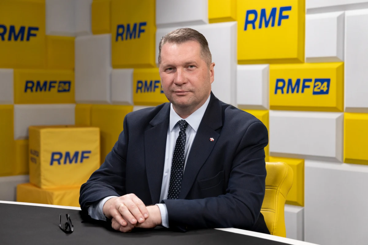 „Wykluczyć nie mogę, ale prawdopodobieństwo jest takie, jakie jest (…). Wszystko zależy od tego, co będzie się działo na scenie politycznej tej jesieni, wiosną przyszłego roku, a także w 2027 roku, jeśli ta koalicja dotrwa do wyborów i kadencja będzie pełna. Jest wiele niewiadomych” – tak Przemysław Czarnek w Porannej rozmowie w RMF FM skomentował słowa Jarosława Kaczyńskiego. Lider PiS powiedział, że to właśnie Czarnek będzie kiedyś premierem. Gość RMF FM przyznał też, że przez to ma już „ksywkę premier”.