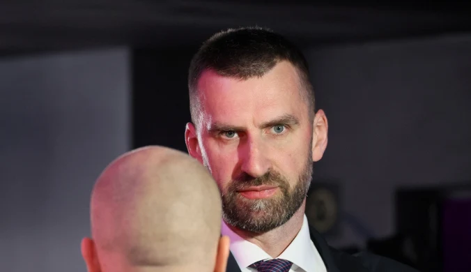 Mistrz świata wkroczył do urzędu z bronią. Szokująca relacja radnych