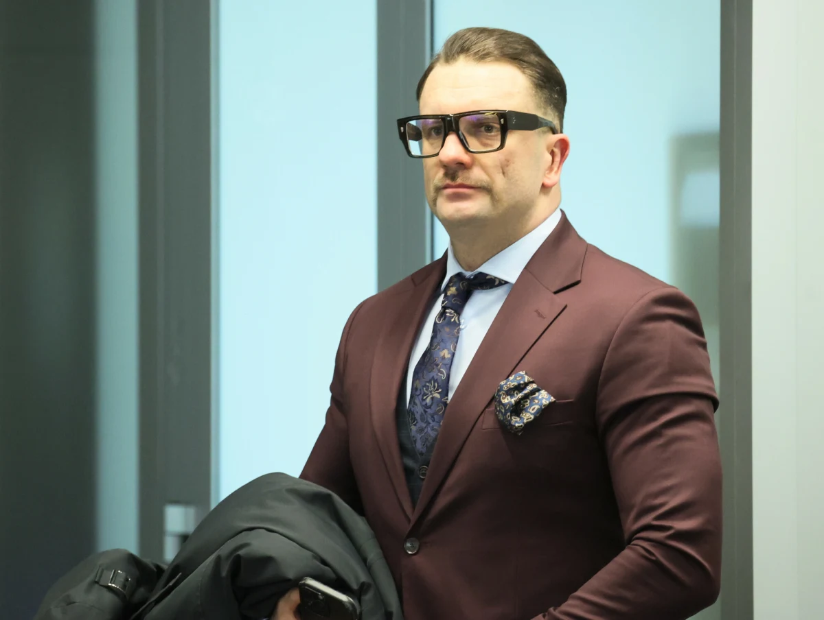 Wniosek o uchylenie immunitetu Łukaszowi Mejzie został przekazany z policji w Polkowicach do Komendy Głównej Policji. Dokumentacja zawiera m.in. notatkę z interwencji, protokół przesłuchania, odmowę przyjęcia mandatu oraz materiał z wideorejestratora - informuje dziennikarz RMF FM Krzysztof Zasada. Chodzi o wydarzenie z poniedziałku. Poseł PiS został zatrzymany za jazdę z prędkością 200 km/h.