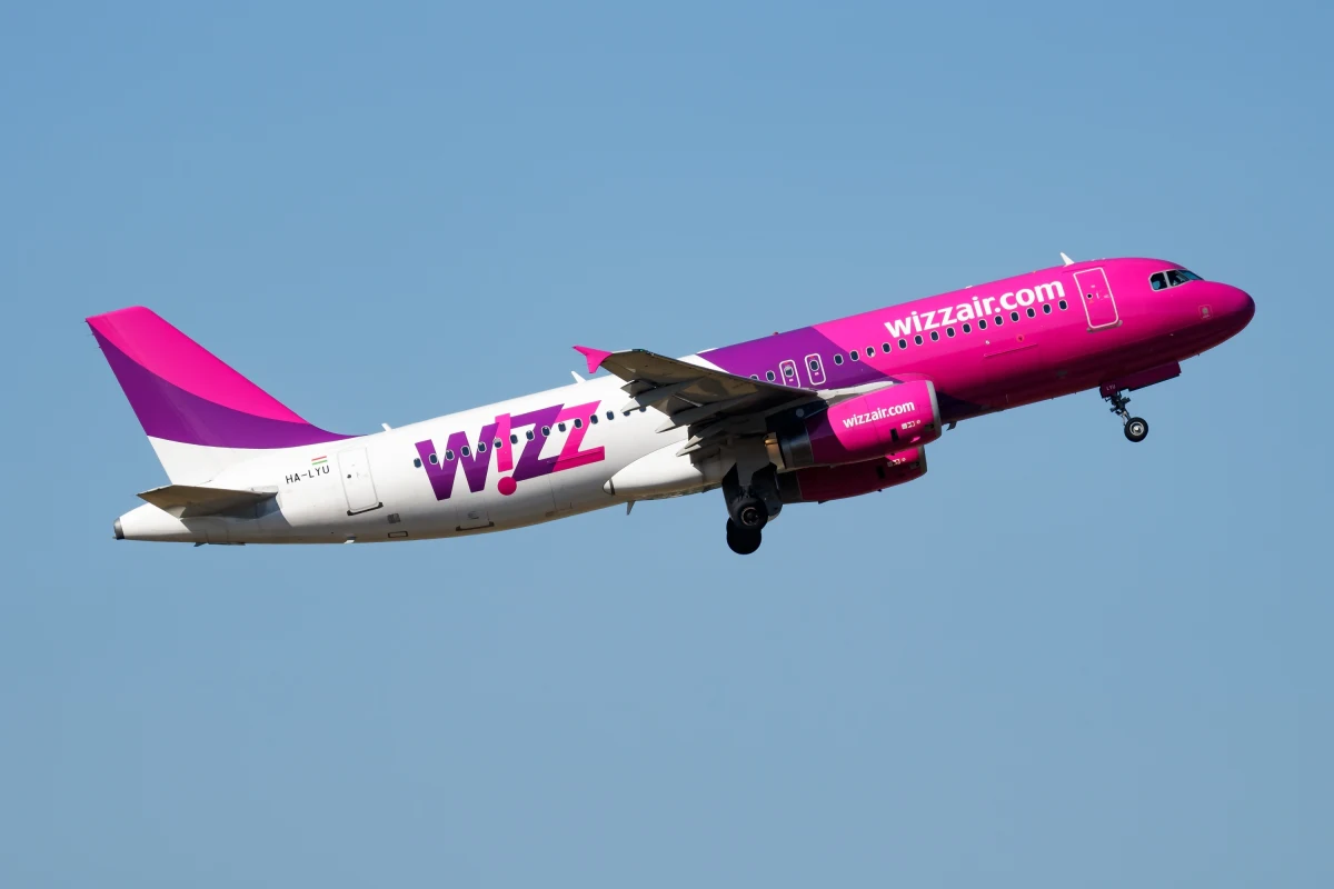 Dobre wieści dla polskich turystów. Linie lotnicze Wizz Air od 29 marca 2026 roku uruchomią połączenia z Lotniska Chopina w Warszawie do słowackiej Bratysławy. Przewoźnik przekazał, że trasa będzie obsługiwana pięć razy w tygodniu. 
