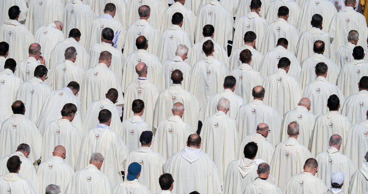 wiadomości,aktualności,Interia Komisja papieska wydała druzgocący dokument. Skrytykowano nawet Watykan
