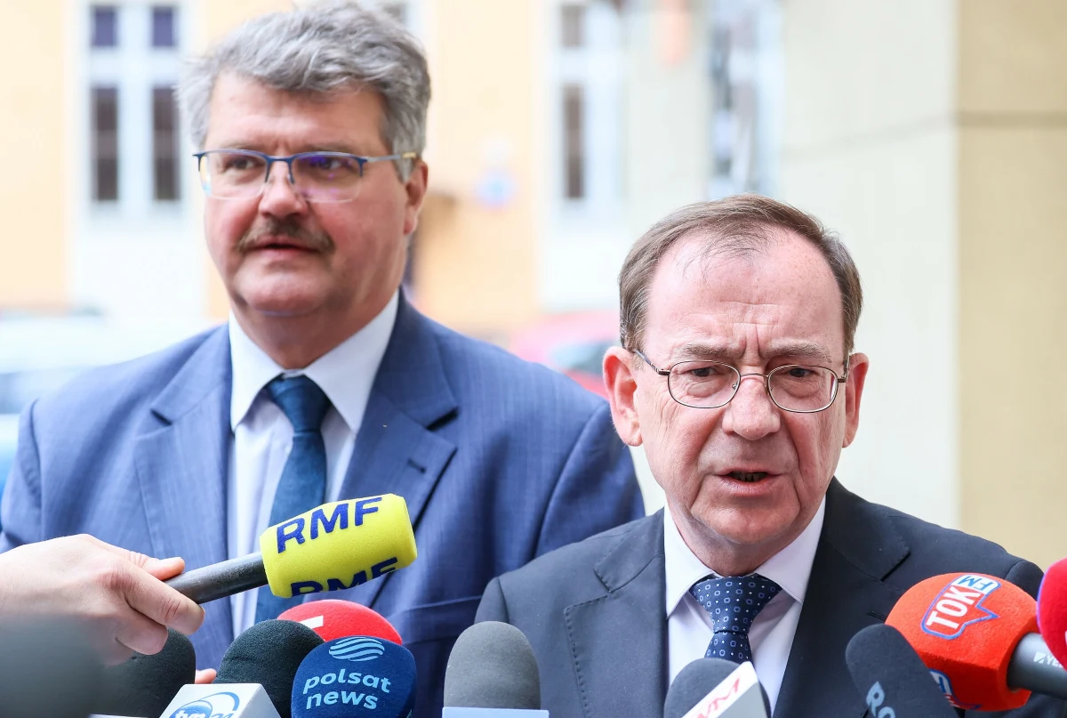 Jest akt oskarżenia przeciwko Mariuszowi Kamińskiemu i Maciejowi Wąsikowi - poinformowała prokuratura. Politykom grozi kara od 3 miesięcy do 5 lat więzienia.