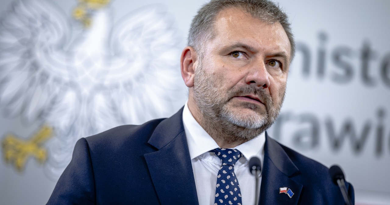 Minister chce obrączkować kierowców. Nowy pomysł na łamiących zakazy