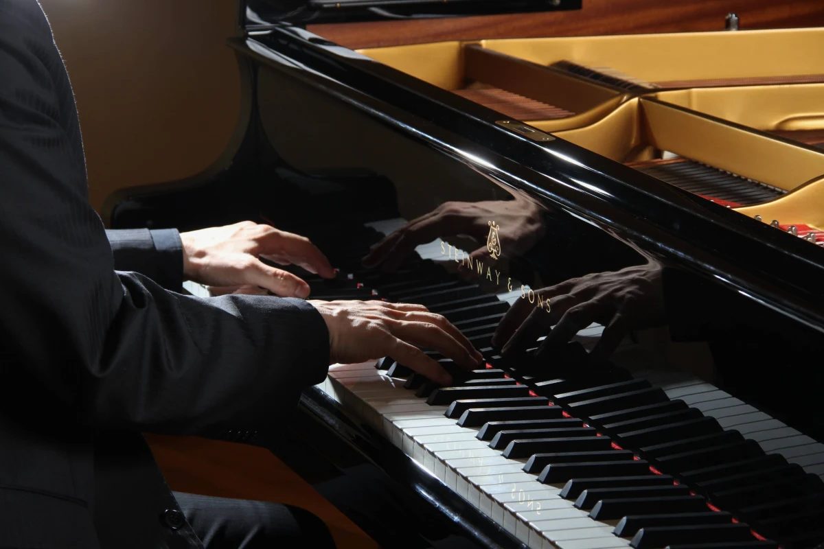 Piotr Alexewicz jako jedyny Polak zakwalifikował się do finału XIX Konkursu Chopinowskiego. Wystąpi w nim 11 pianistów z siedmiu krajów. Poza reprezentantem Polski będzie to troje pianistów z Chin, po dwoje z Japonii i Stanów Zjednoczonym oraz po jednym z Gruzji, Kanady i Malezji.