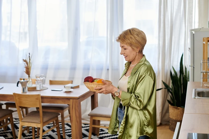 Blokuje "wylewanie się" cukru. Chroni jelita i wątrobę przed otłuszczeniem