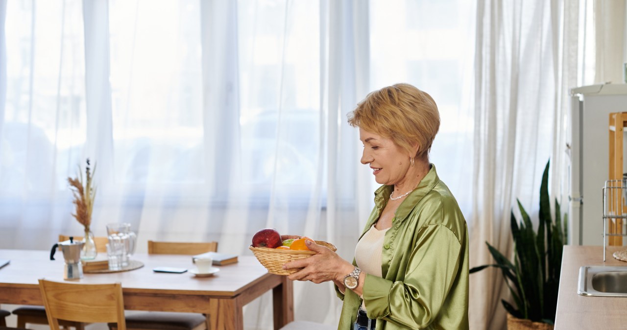 Blokuje "wylewanie się" cukru. Chroni jelita i wątrobę przed otłuszczeniem