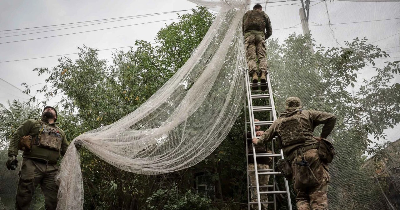 Śmiali się z Rosjan. Teraz sami łapią drony w siatki rolnicze