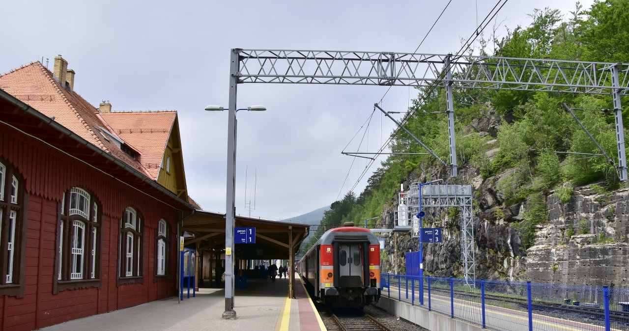 Oczy świata zwrócone w stronę Karkonoszy. Mały dworzec zyskał laury