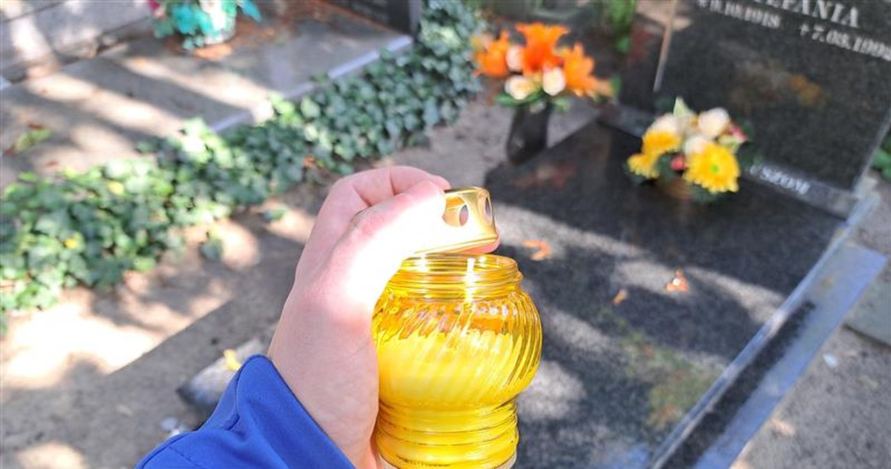 Zabierz jeden drobiazg na cmentarz. Znicze będą palić się długo